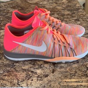 Bright Nike Free TR 6